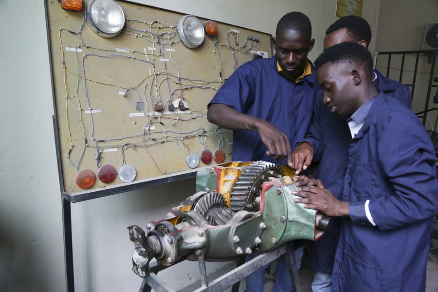 (Hello Africa) Chinese Luban workshop injects new vitality into Tanzania’s youth engineers-Xinhua