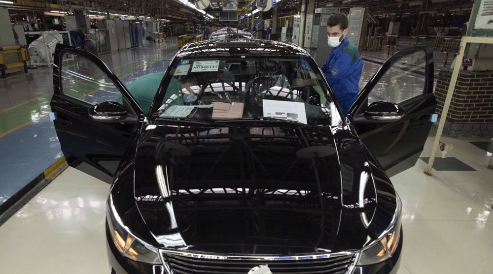 Iranian carmakers await certification for exports to Russia